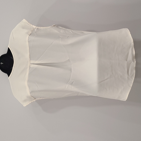 White sleeveless tank - Picture 4 of 4